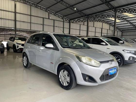 FORD FIESTA 1.6 ROCAM 8V FLEX 4P MANUAL FORD FIESTA 1.6 ROCAM 8V FLEX 4P MANUAL